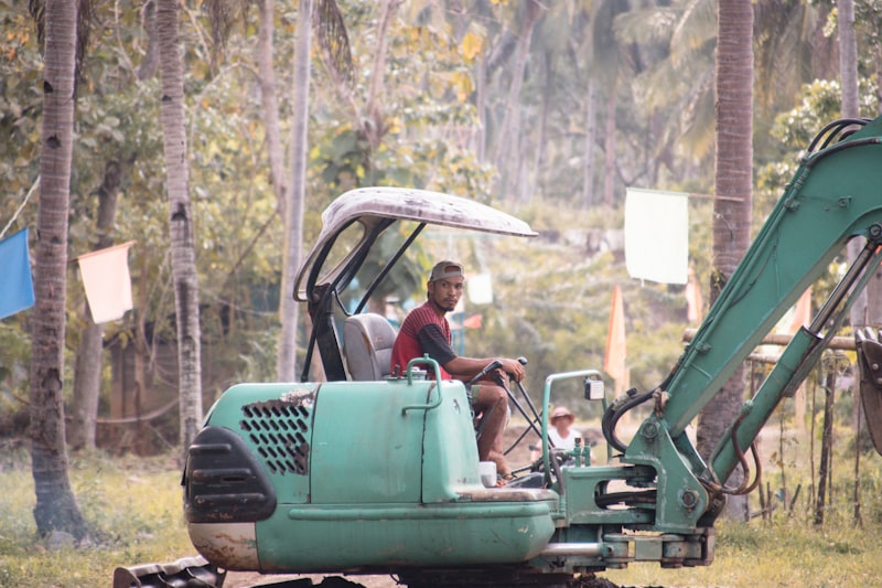 Trituradora con tractor en vegetación